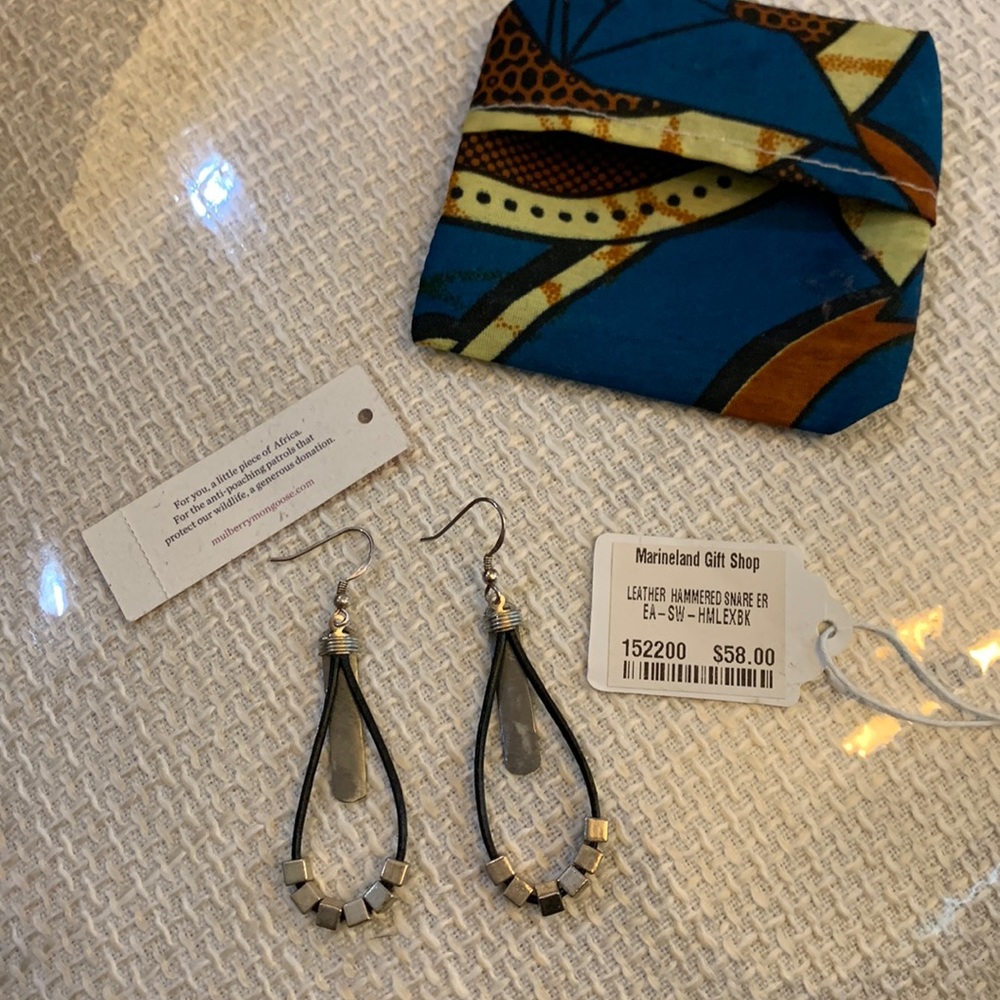 African Beautiful‎ hanging earrings leather hammered snare “made in Africa” NWT